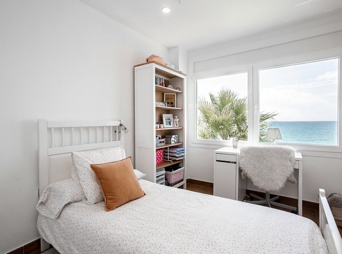 Chalet avec accès direct à la plage à Vilanova i la Geltrú — Chambre