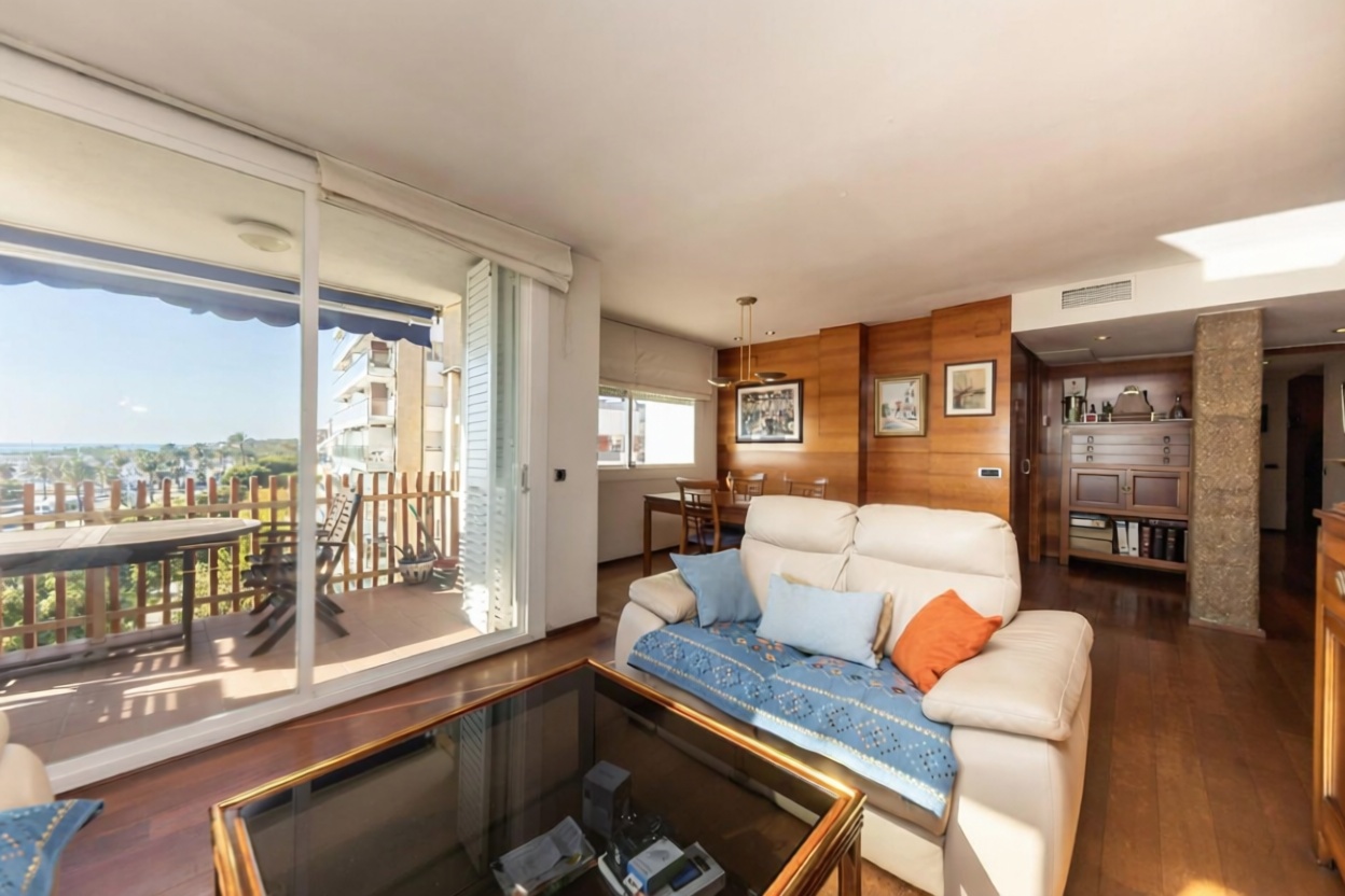 Piso en venta en Paseo Marítim — Séjour