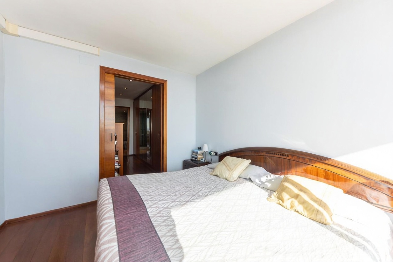 Piso en venta en Paseo Marítim — Chambre