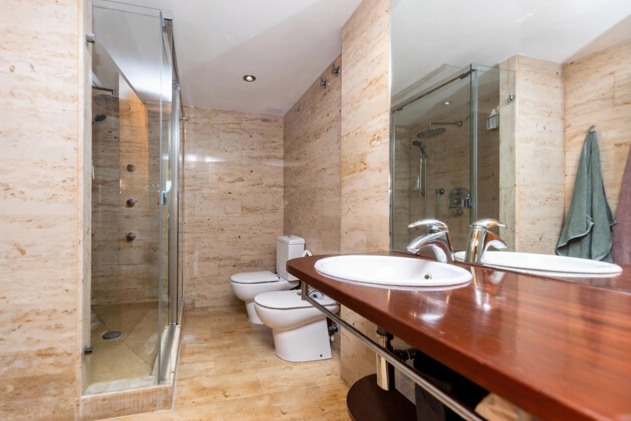 Piso en venta en Paseo Marítim — Sanitaires