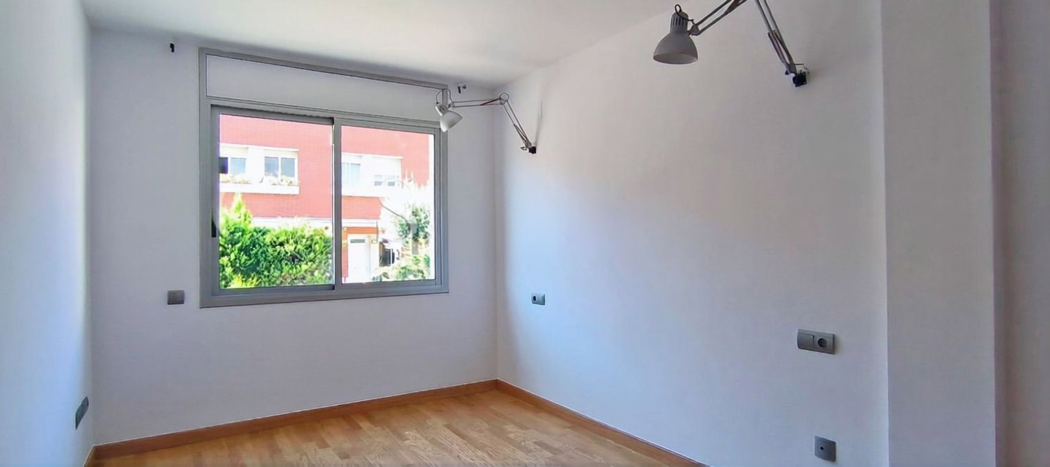 Wohnung in erste Strandlinie in Cubelles — Bad