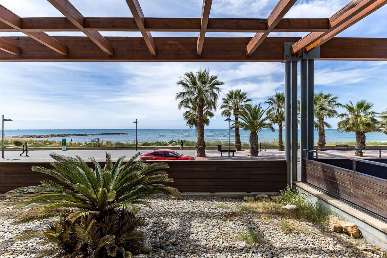Piso en venta en Pla de Sant Pere-Les Salines — Meerblick