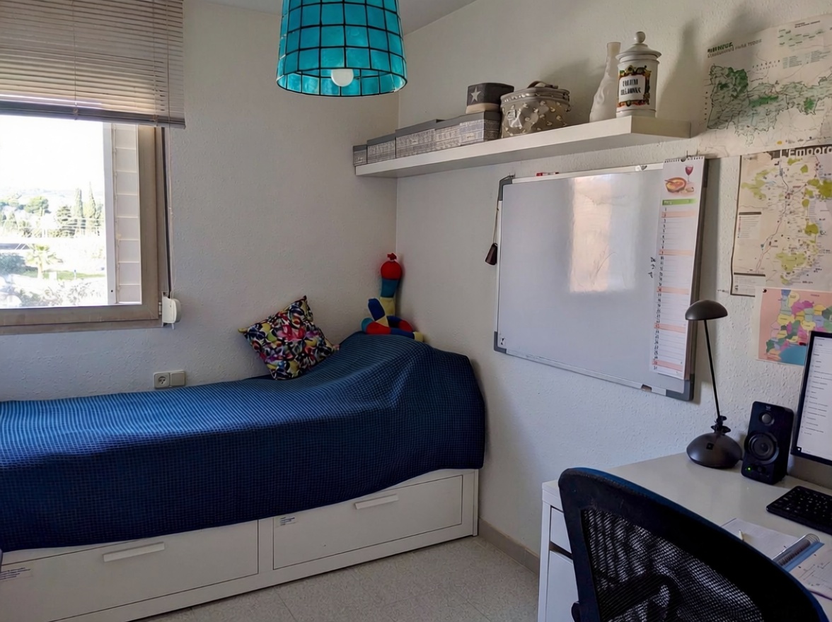 Piso en venta en Avenida Tarragona — Dormitorio
