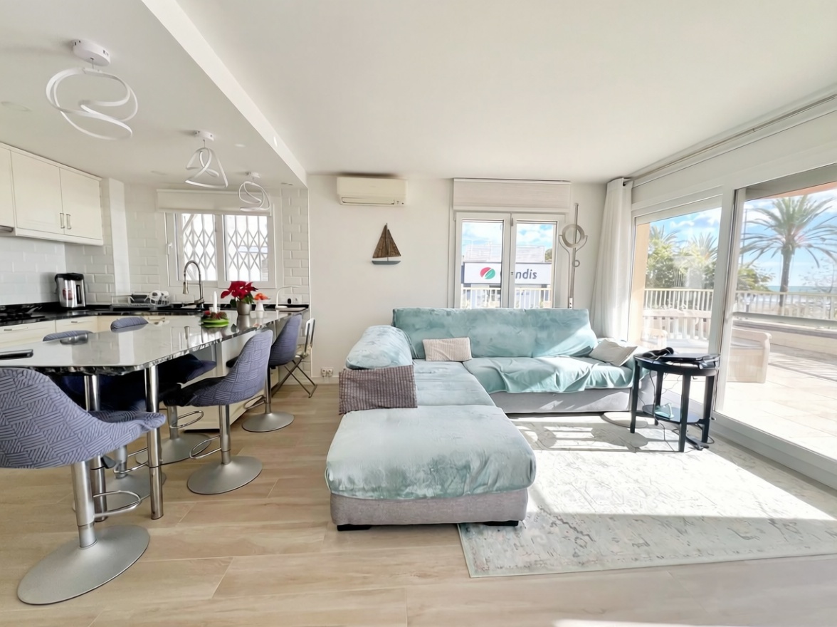 Piso en venta en Paseo Marítim, 239 — Salón