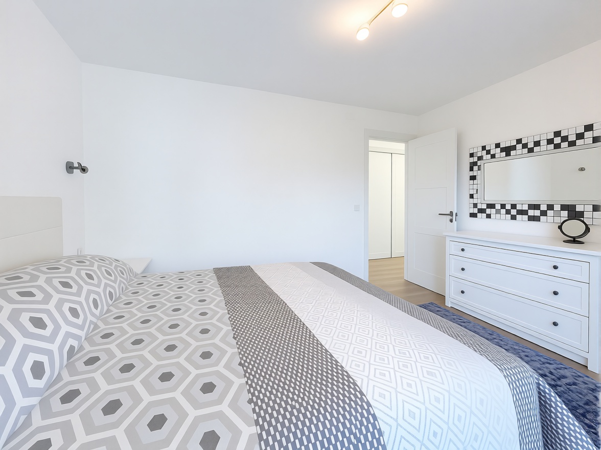 Piso en venta en Paseo Marítim, 239 — Dormitorio