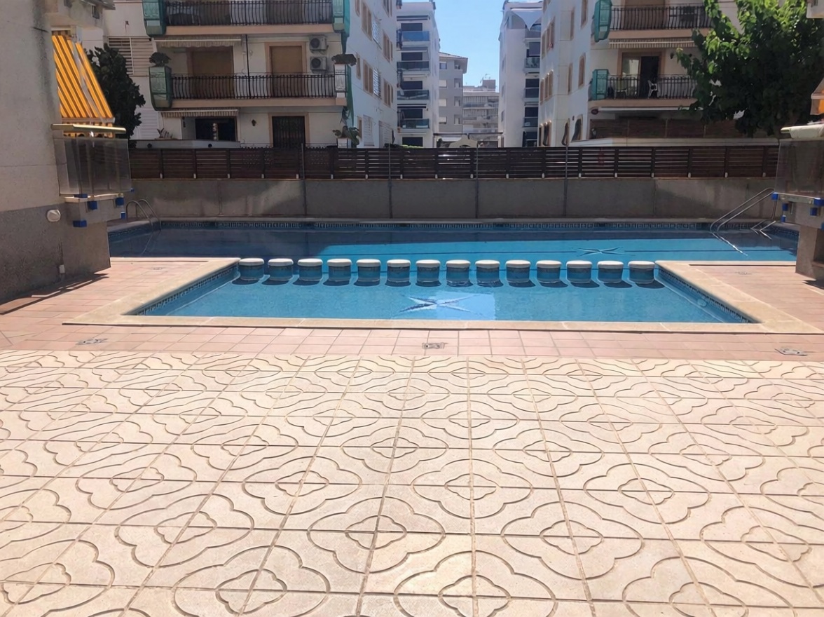 Piso en venta en Calle de Milà i Fontanals — Sala