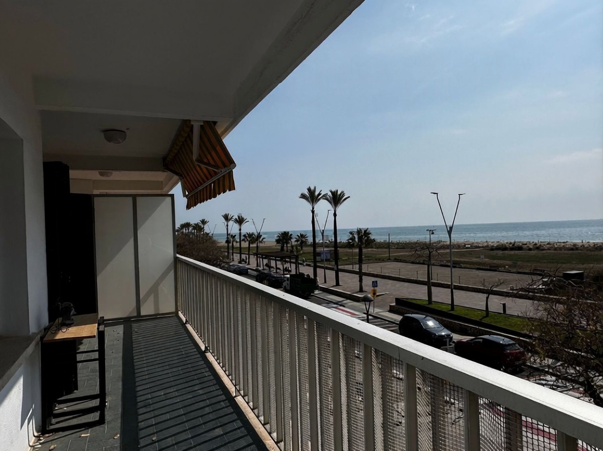 Piso en venta en Calle del Besòs
