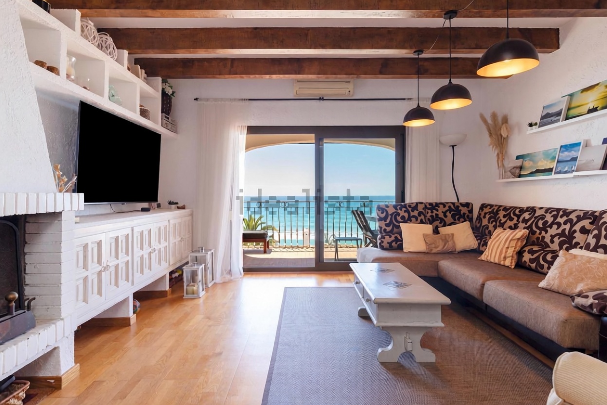 Chalet avec accès direct à la plage à El Vendrell — Séjour