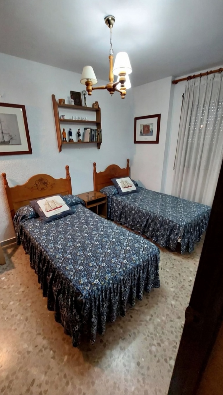 Piso en primera línea de playa en Roda de Berà — Dormitorio