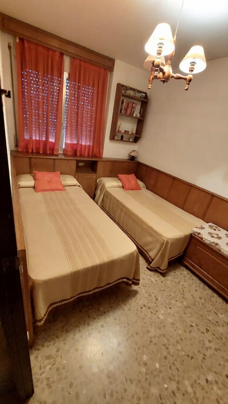 Piso en primera línea de playa en Roda de Berà — Dormitorio