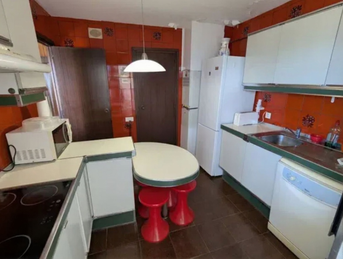 Piso en primera línea de playa en Roda de Berà — Cocina