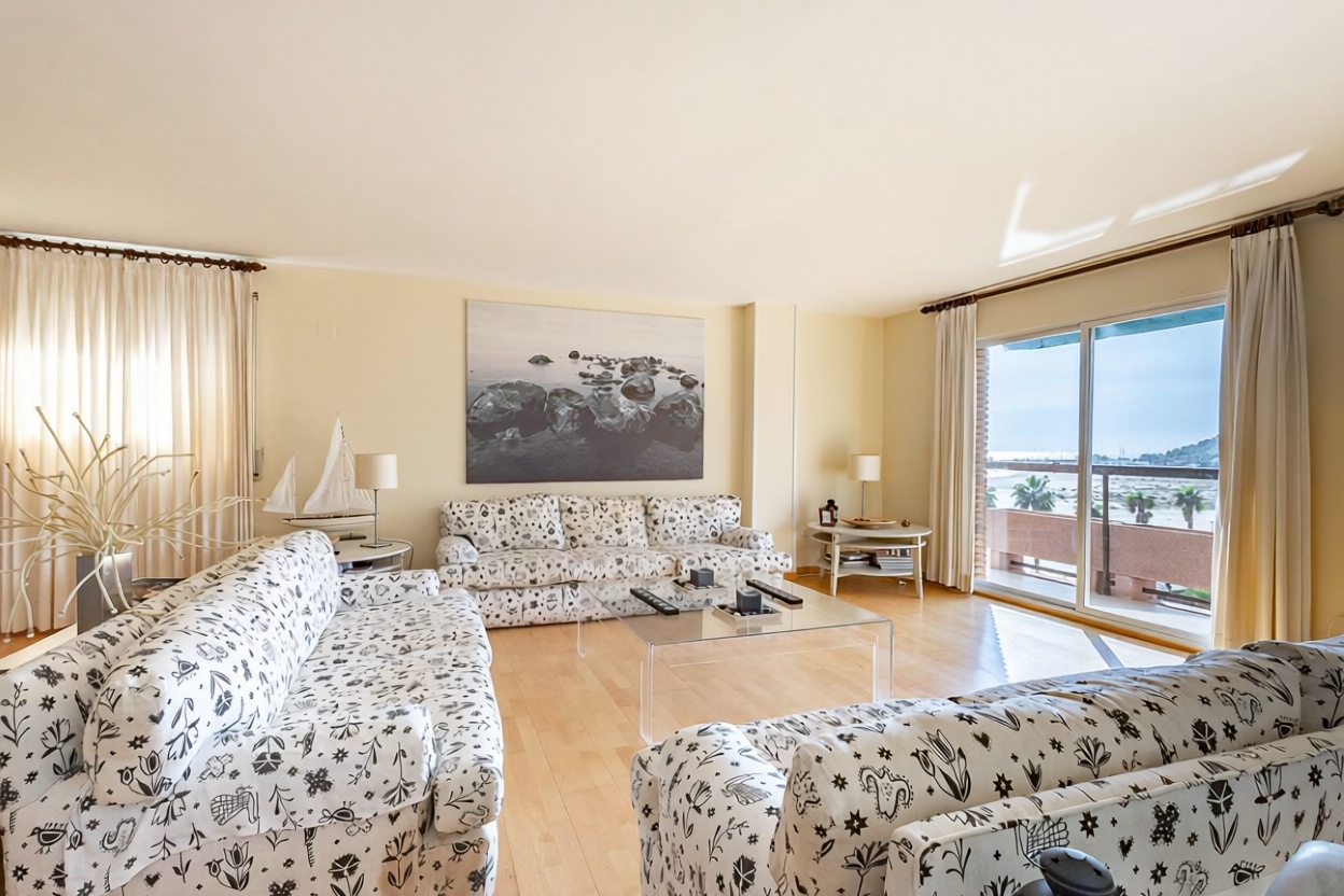 Ático en venta en Barri Marítim-Platja de la Paella — Wohnzimmer