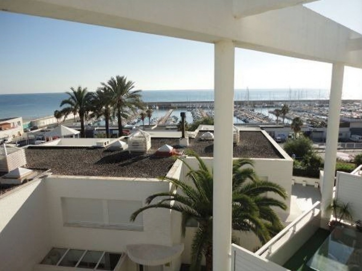 Chalet con acceso directo a playa en Torredembarra — Vista mar