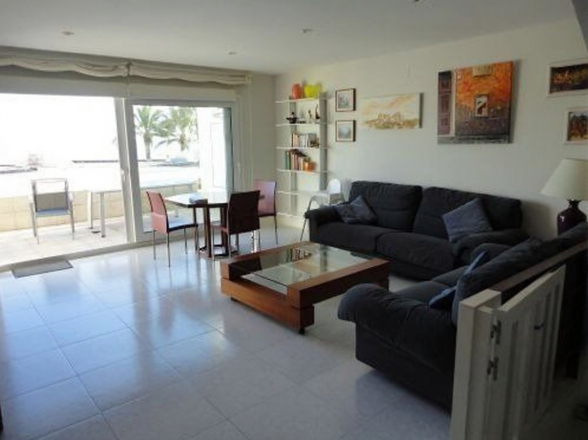 Chalet con acceso directo a playa en Torredembarra — Salón