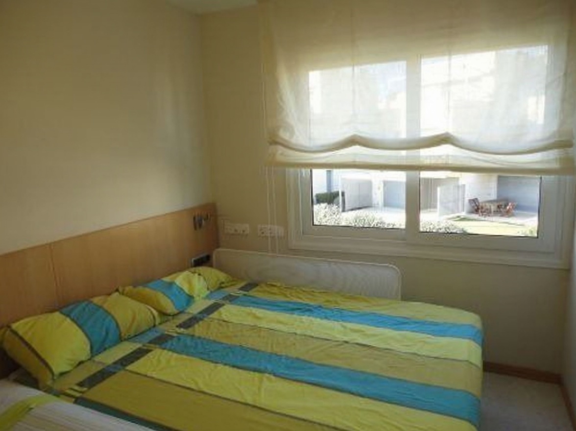 Chalet con acceso directo a playa en Torredembarra — Dormitorio