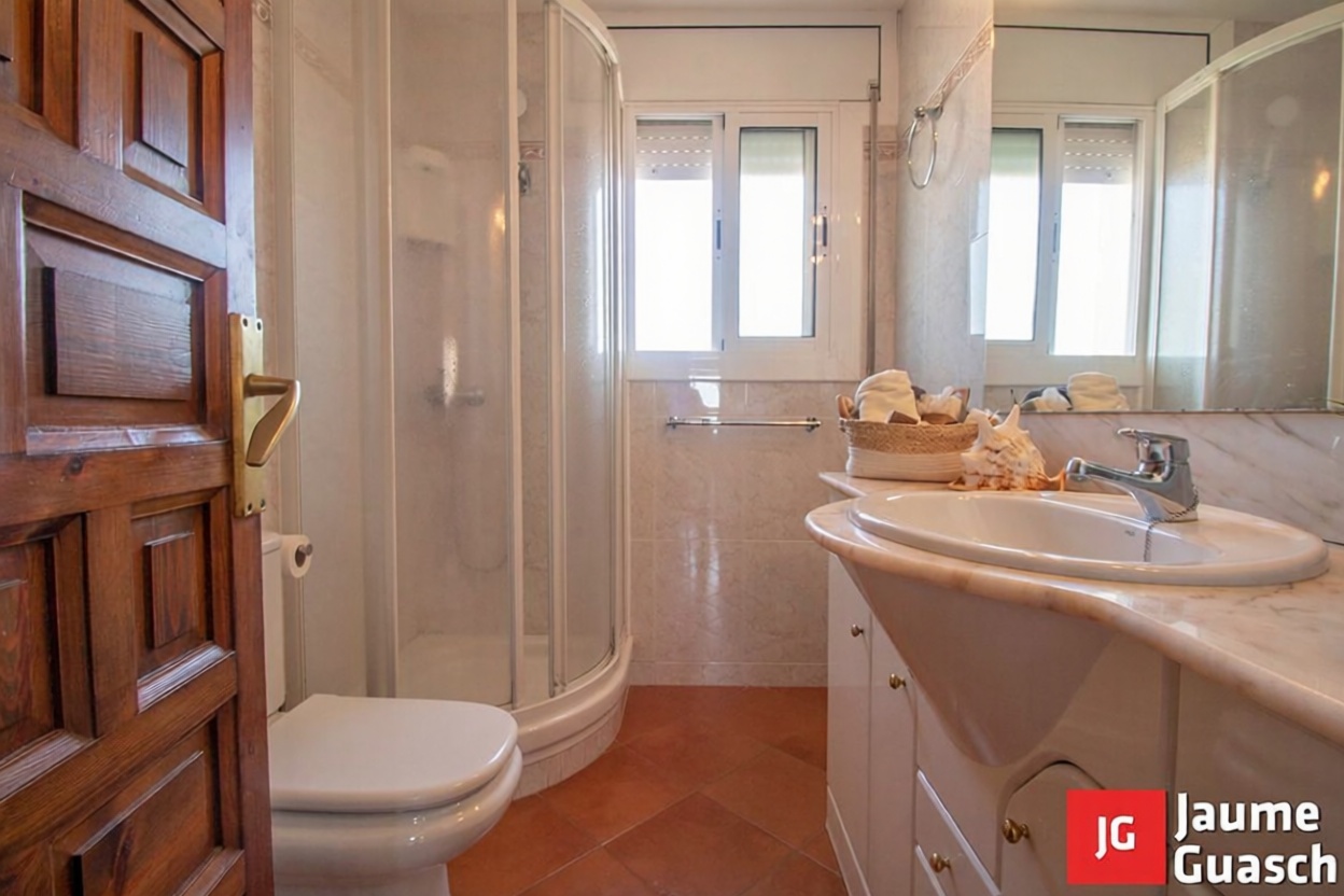 Piso en venta en Paseo de Francesc Macià, 78 — Baño