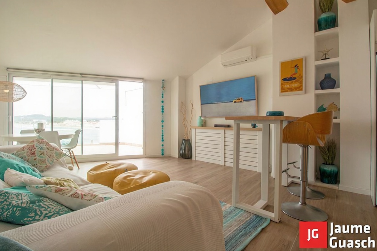 Chalet adosado en venta en Altafulla — Salón
