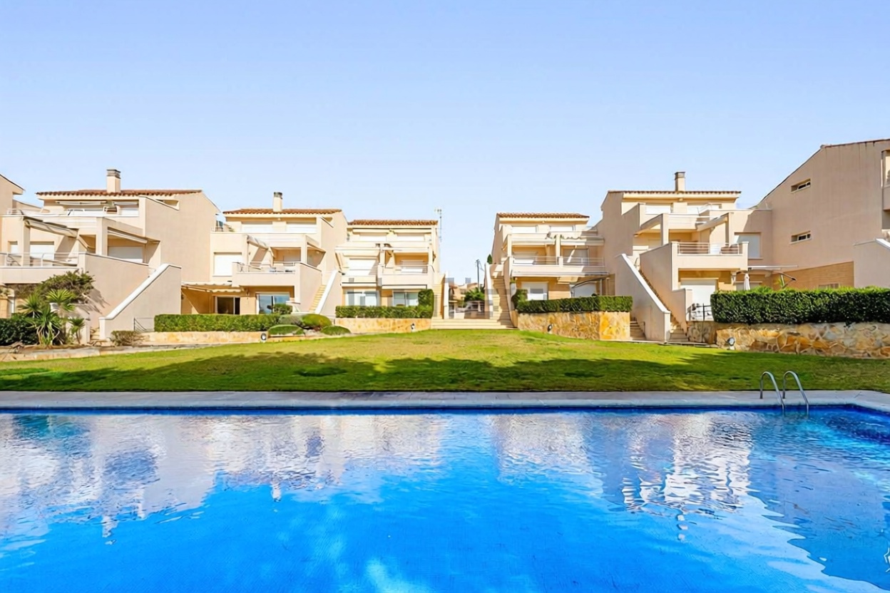 Piso en venta en Calle dels Pins — Бассейн