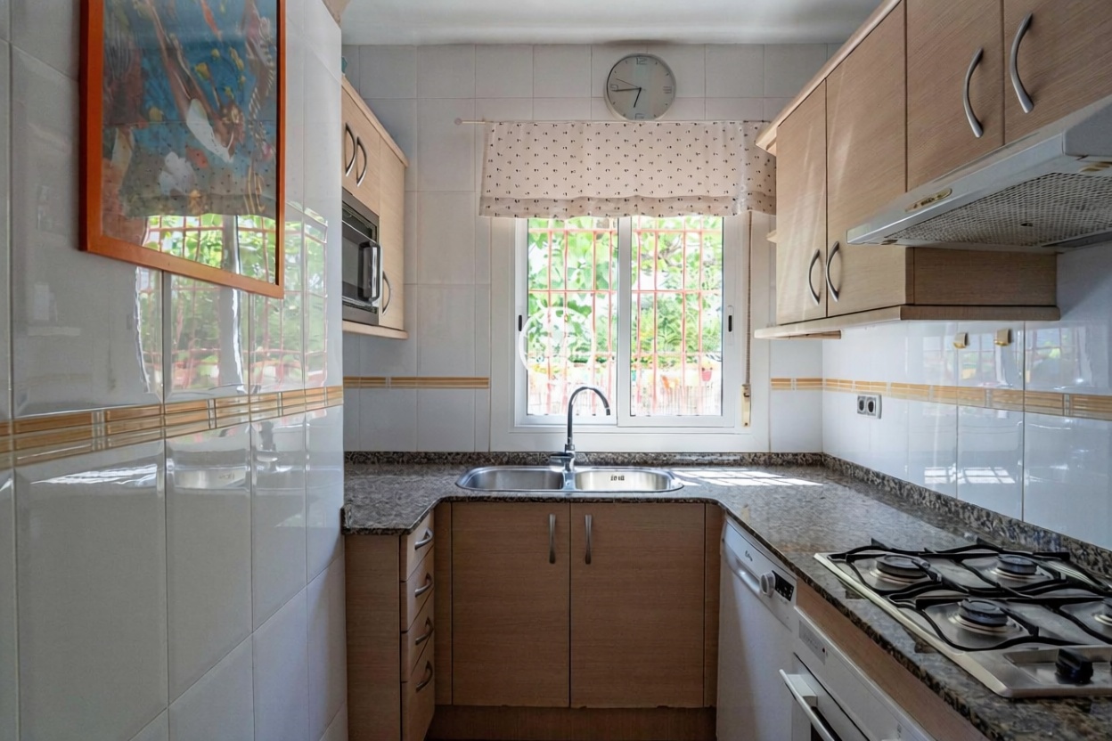 Chalet con acceso directo a playa en Tarragona — Cocina