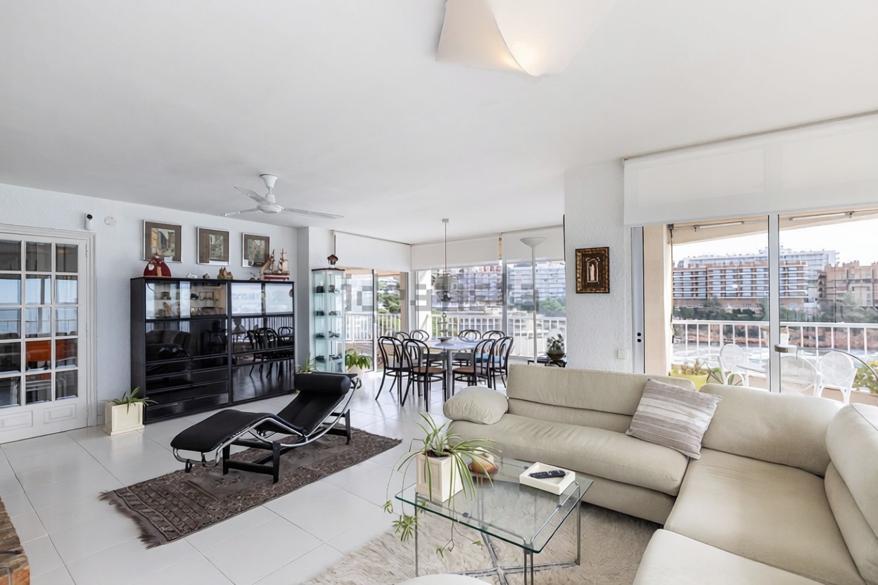 Piso en venta en Calle de Brussel·les — Salón