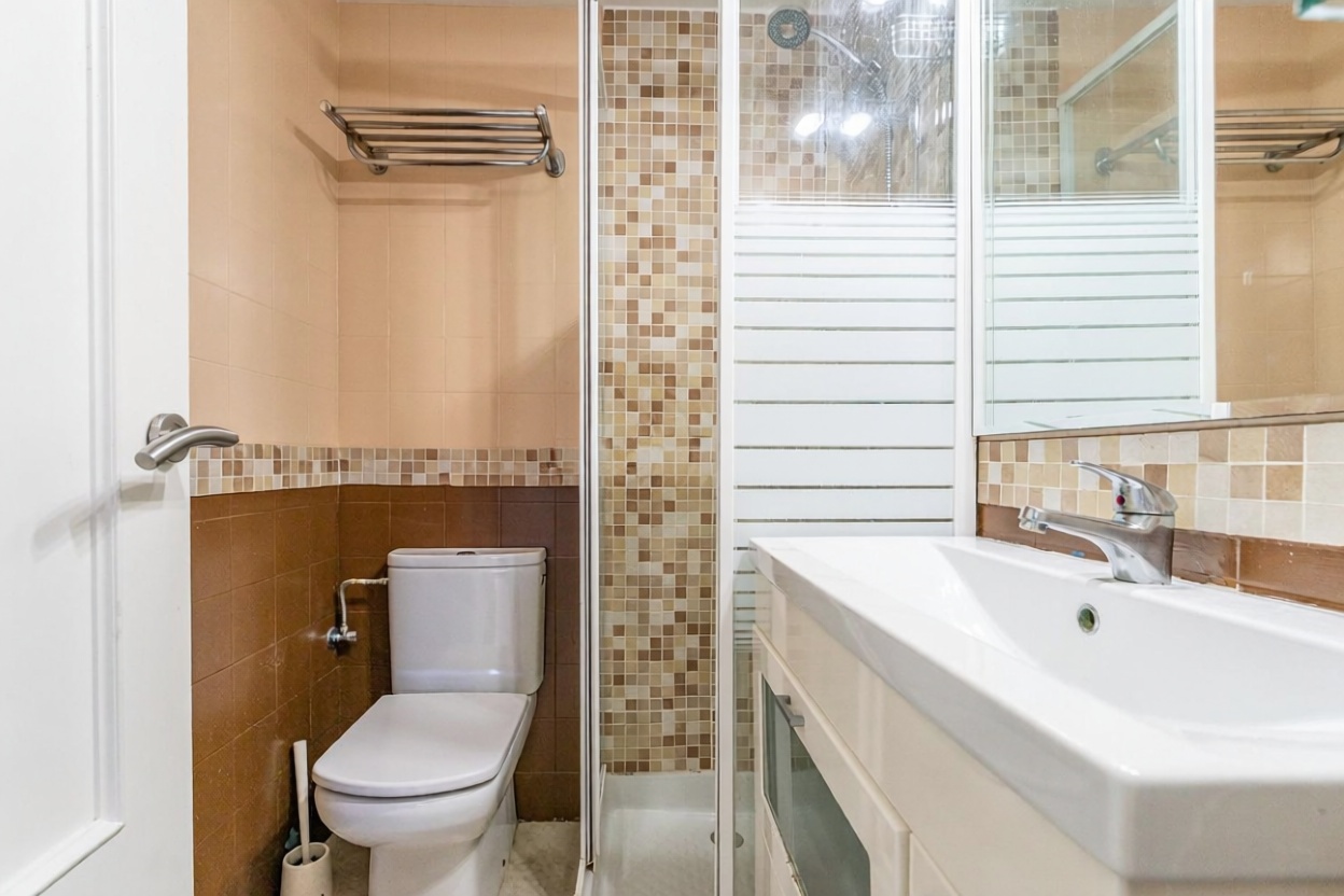 Piso en venta en Calle de Brussel·les — Dormitorio