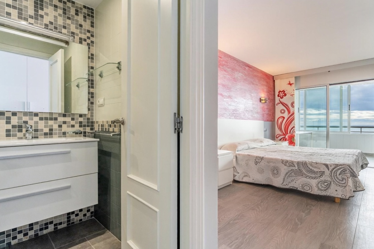 Piso en venta en Calle de Brussel·les — Dormitorio