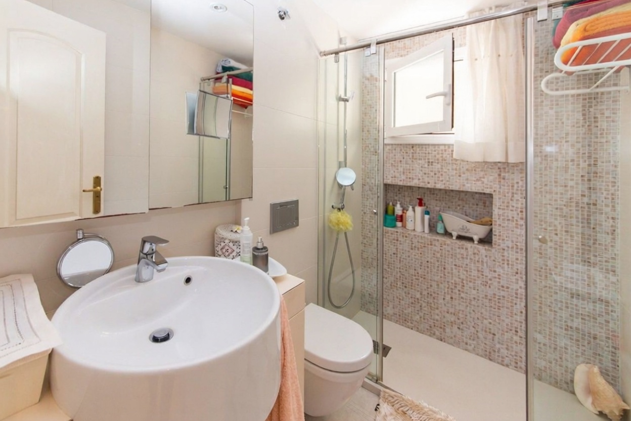 Piso en venta en Calle de Brussel·les, 2 — Baño