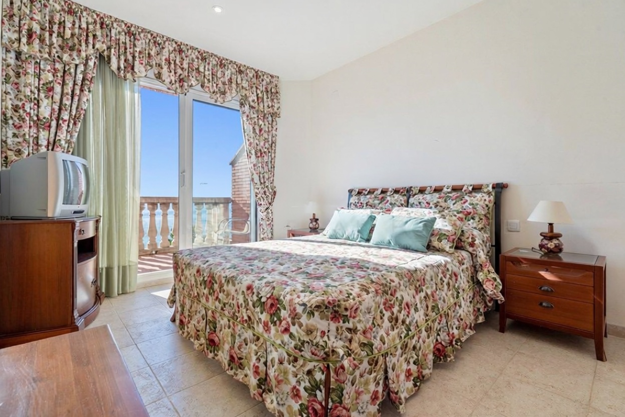 Chalet adosado en venta en Calle de la Punta del Cavall s/n — Dormitorio