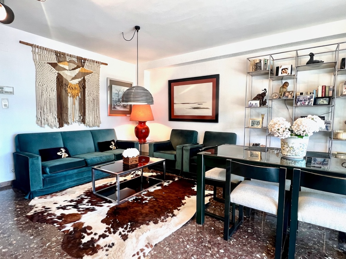 Piso en venta en Paseo de Jaume I — Salón