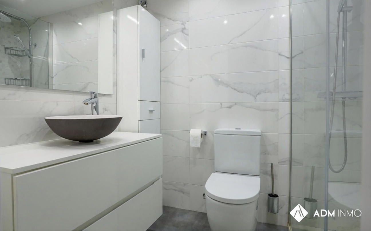 Piso en venta en Avenida de la Diputació — Casa banho