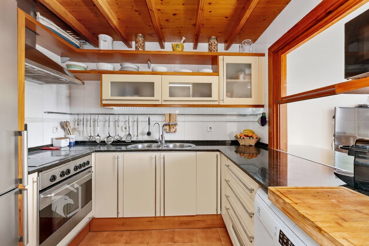 Dúplex en venta en Ps Maritim Sant Joan De Deu — Cuisine