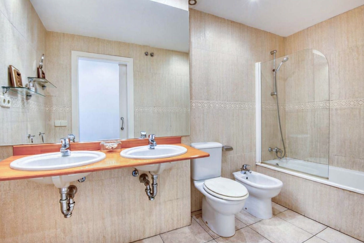 Piso en venta en Calle Ricard Boadella i Sanabria — Baño