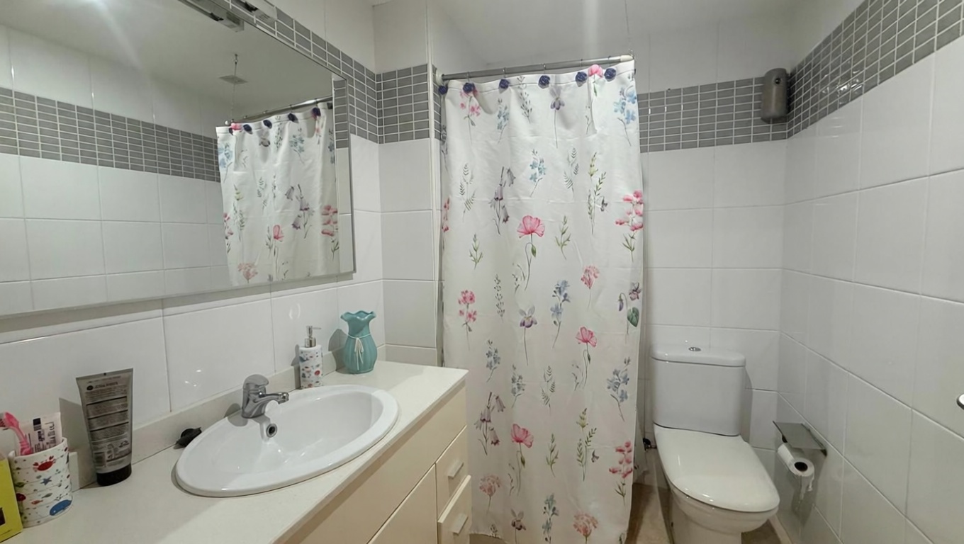 Piso en venta en Canet de Mar — Baño