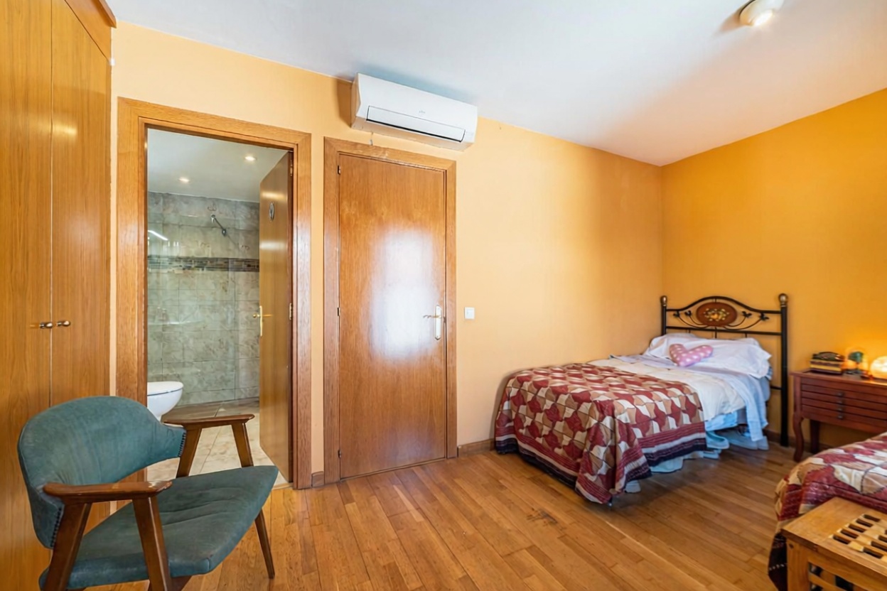 Chalet adosado en venta en Camino Ral — Sanitaires