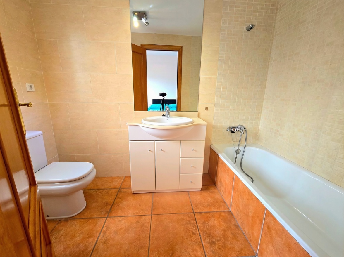 Piso en venta en Calle Salvador Genís i Bech — Sanitaires