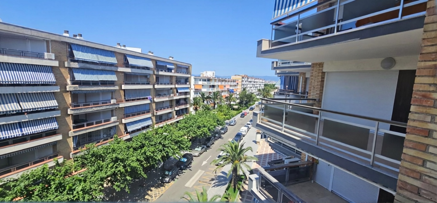 Piso en venta en Calle de Joaquim Serra — Meerblick