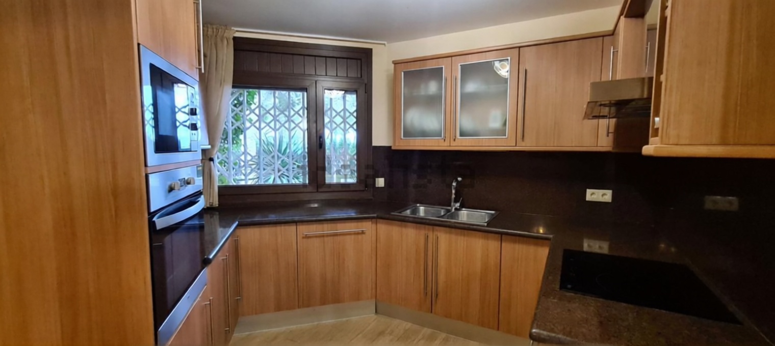 Chalet en venta con acceso directo a la playa en L'Ametlla de Mar — Cocina