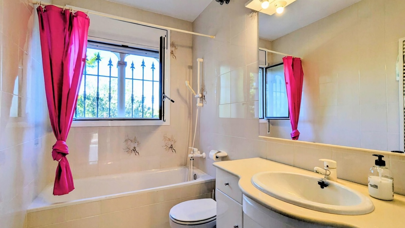 Chalet à vendre avec accès direct à la plage à L'Ametlla de Mar — Sanitaires