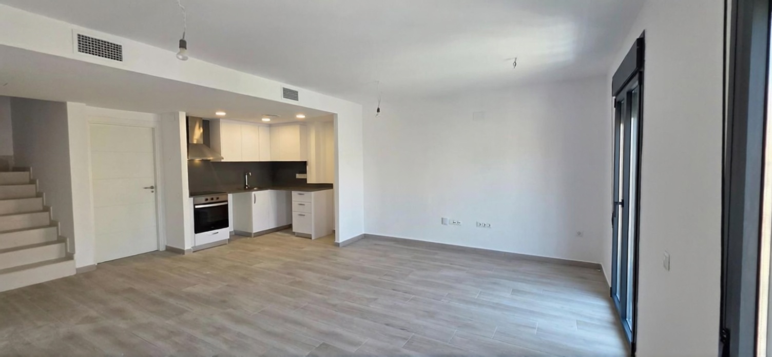 Duplexwohnung zum Verkauf in direkter Strandlage in L'Ametlla de Mar — Wohnzimmer