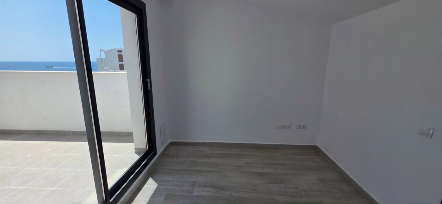 Duplexwohnung zum Verkauf in direkter Strandlage in L'Ametlla de Mar — Schlafzimmer