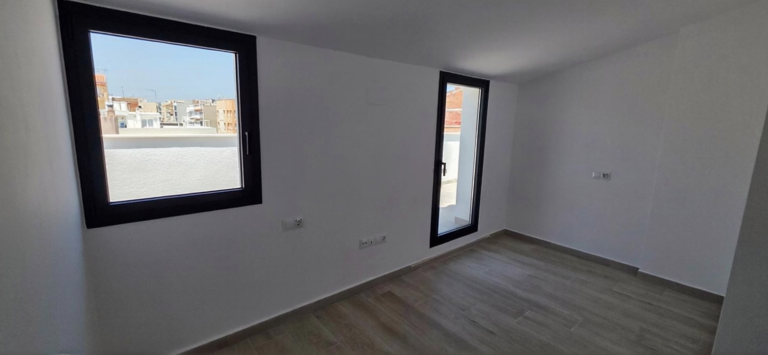 Duplexwohnung zum Verkauf in direkter Strandlage in L'Ametlla de Mar — Schlafzimmer