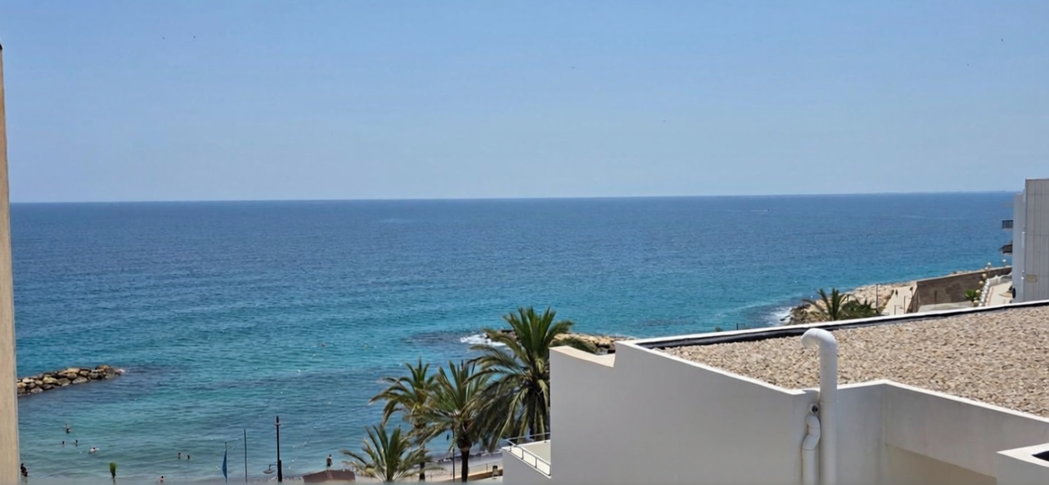 Duplexwohnung zum Verkauf in direkter Strandlage in L'Ametlla de Mar — Meerblick