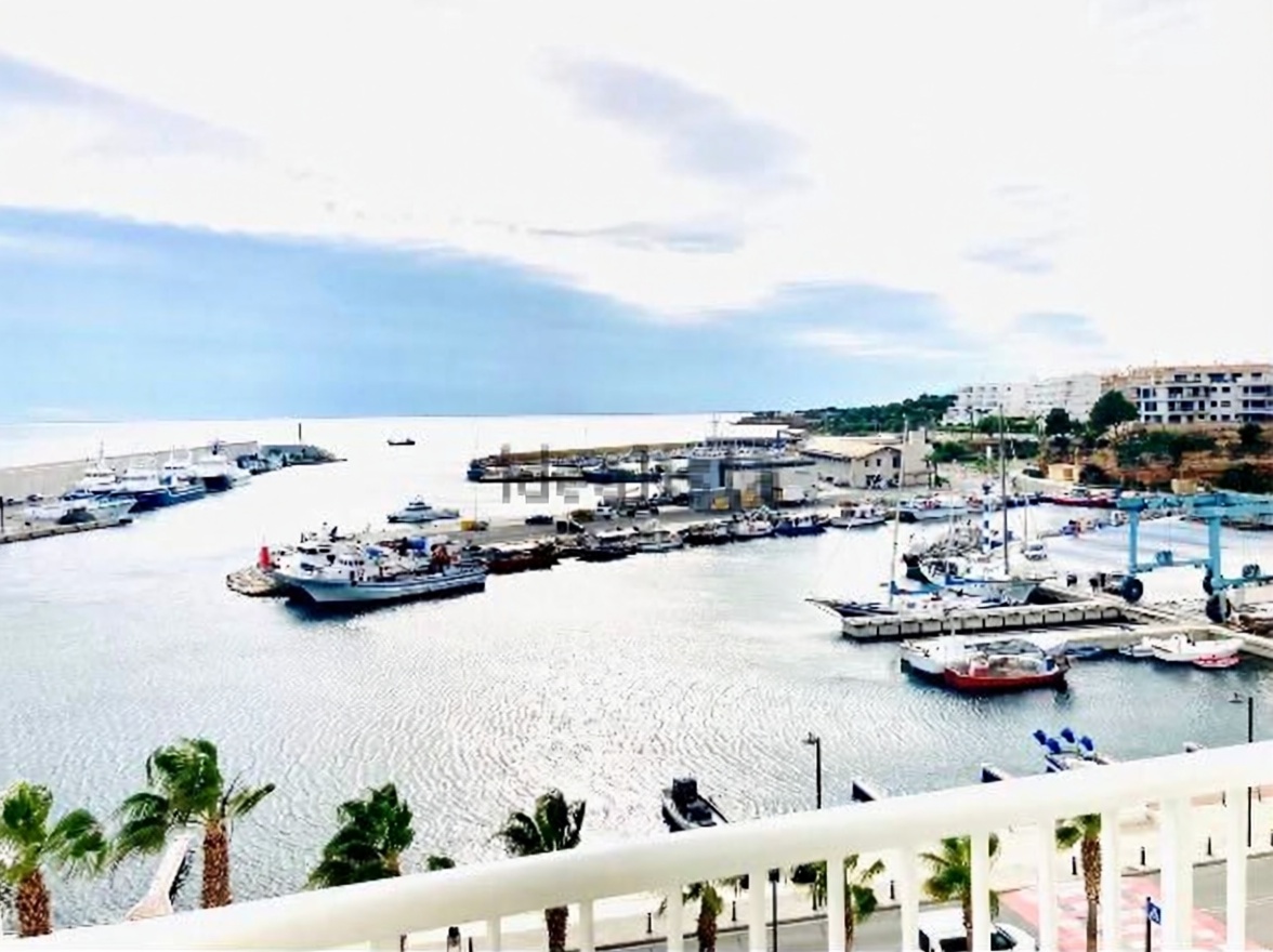 Мансарда на продажу на первой линии моря в L'Ametlla de Mar