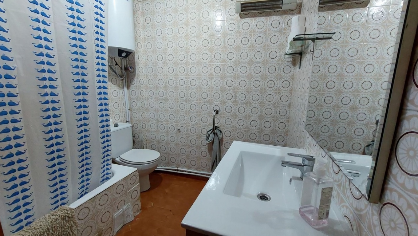 Wohnung zum Verkauf in direkter Strandlage in L'Ametlla de Mar — Bad