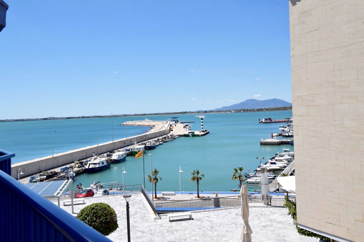 Wohnung in erste Strandlinie in L'Ampolla — Meerblick