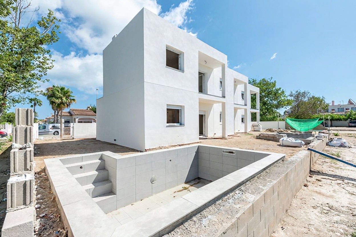 Chalet adosado en venta en Calle del Flamenc, 15 — Piscina