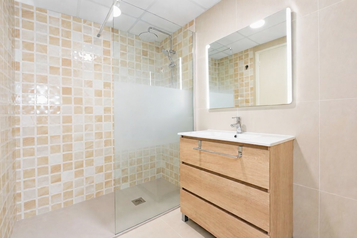 Piso en venta en Calle de les Delícies, 3 — Bathroom