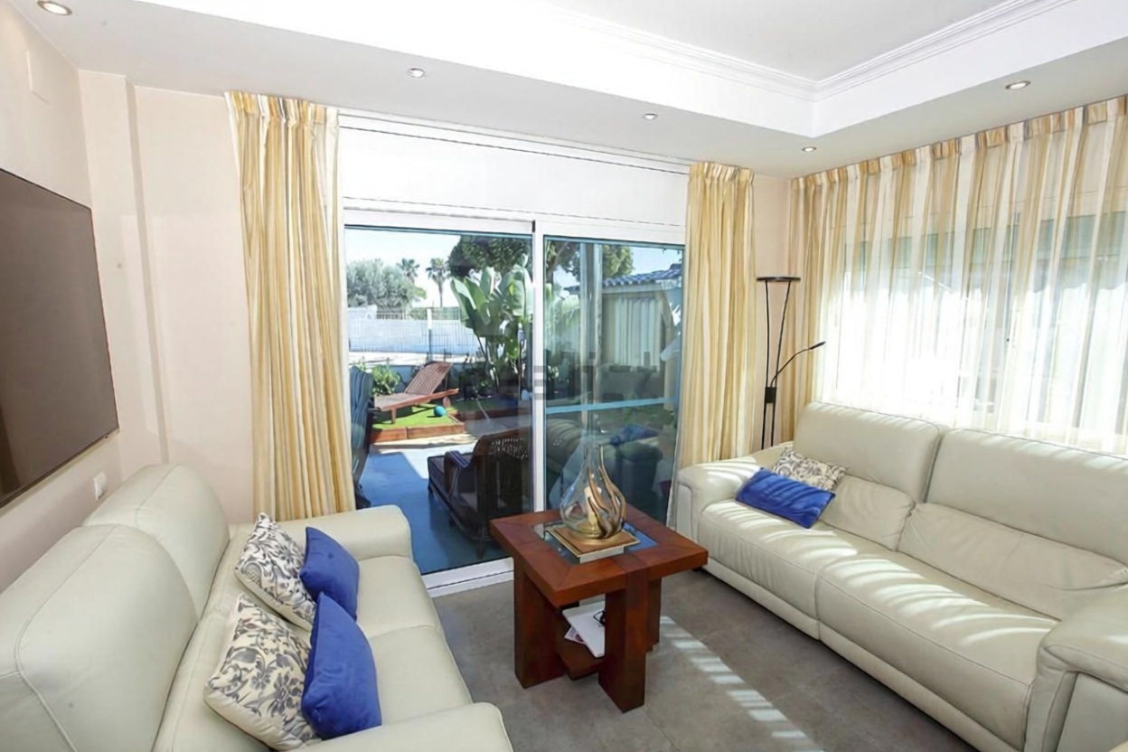Casa o chalet independiente en venta en Avenida del Marjal — Sala
