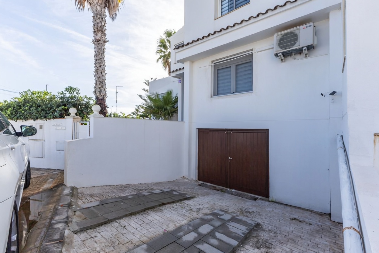 Chalet adosado en venta en Zona Costa norte — Vista mar