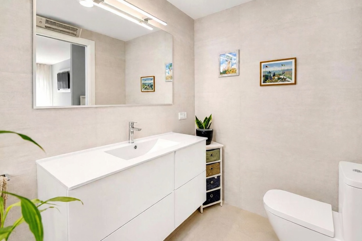 Piso en venta en Calle de la Mar Càspia — Sanitaires